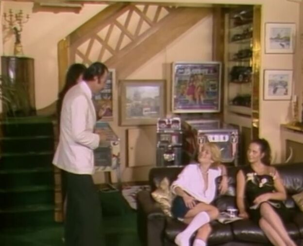 "Cathy Stewart, Christine Black, Claudia van Statt, Marianne Aubert, Gabriel Pontello, Dominique Aveline, Guy Royer, Jean Laroche" Straight, Classic, Feature Filles de luxe Video Marc Dorcel