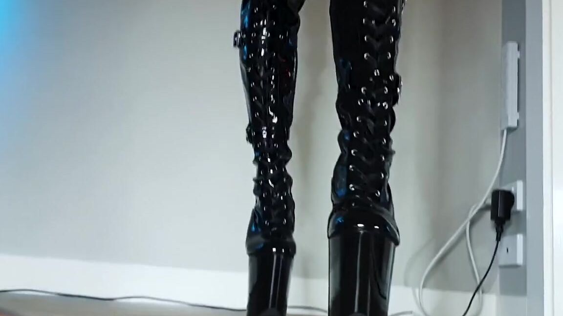 Goddess Mercy Aka Worshipgoddessmercy Onlyfans Did You Think I Wouldnt Notice You Just Because Youre Tiny Hahaha Nice Try Enjoy The View Ofp