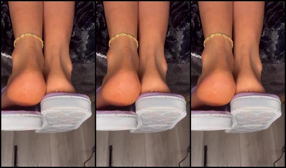 Venusian Soles Nicknamed Solesfromvenus 02 01 2024 Onlyfans Video A Little Reverse Shoe Dangle While Showing My Beautiful Soles