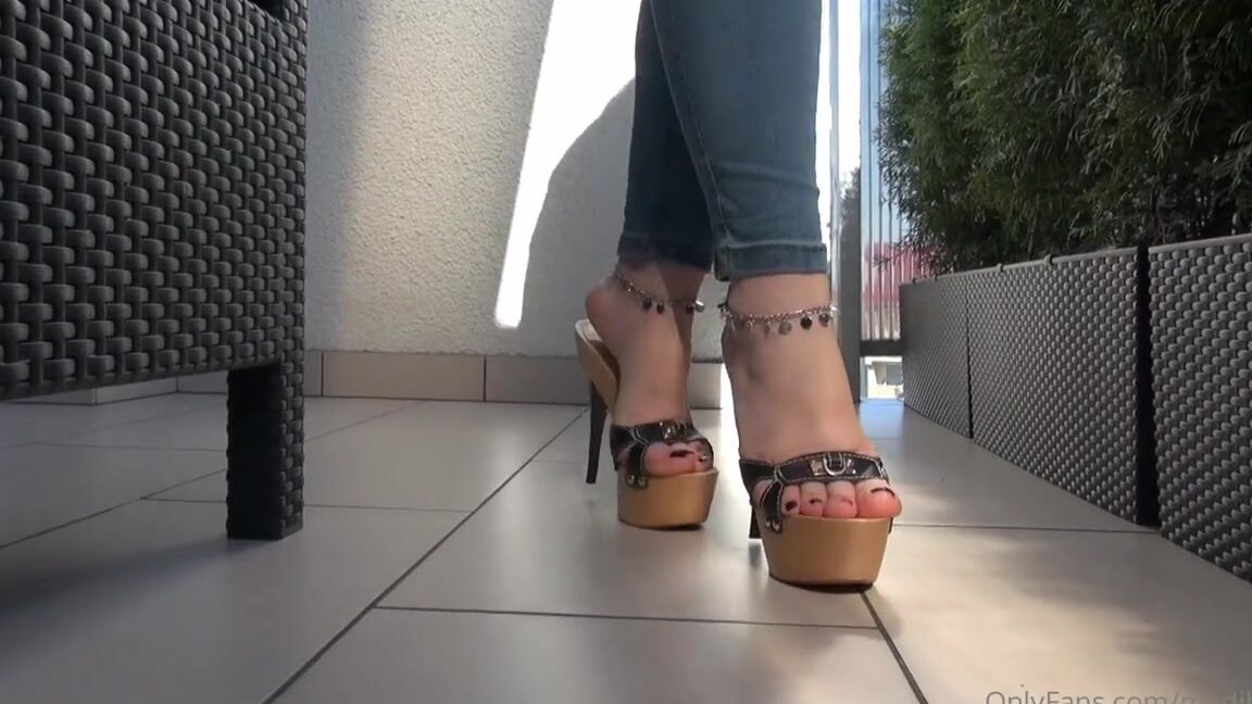 Madiheels Nicknamed Madiheels Onlyfans Video With My Sexy Gml Clogs