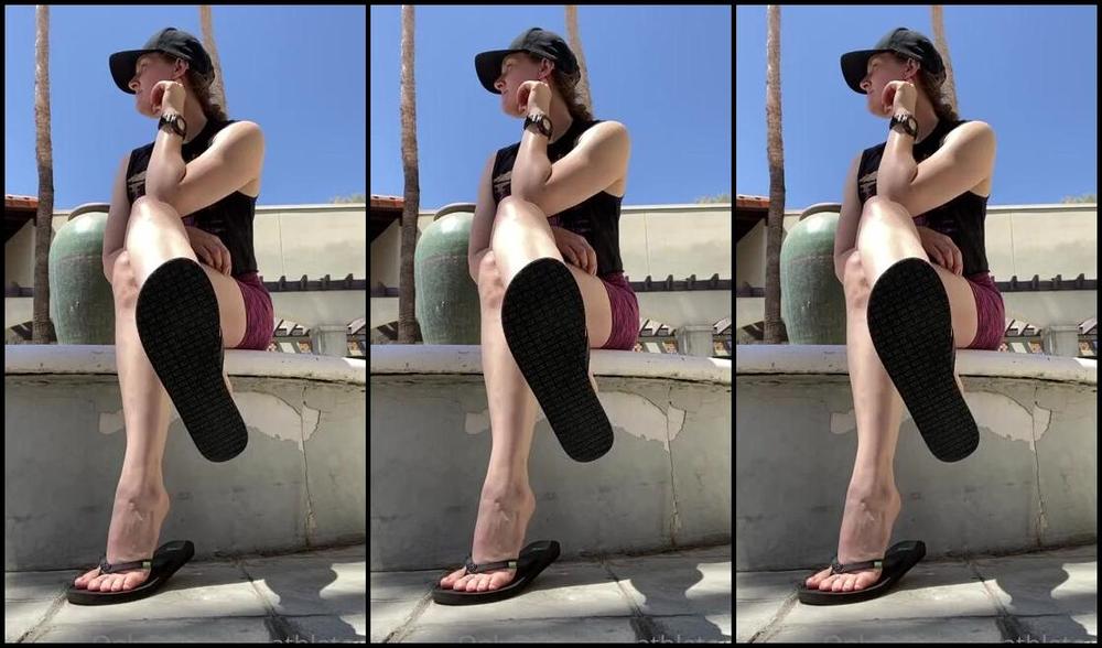 Athletoes Nicknamed Athletoes Onlyfans Enjoying The Weather While It S Not Trying To Torch