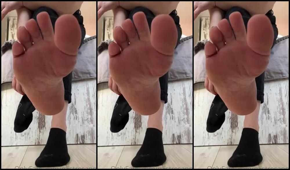 Mistresanna Onlyfans Get On Your Knees Slave And Lick My Feet Properly