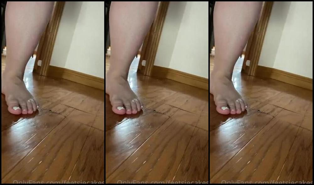 Caroline Aka Feetsiecakes Onlyfans Walking Around Barefoot When I Had White Toes