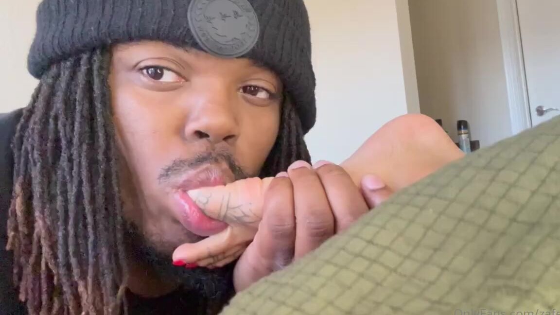 Zafeetllc Onlyfans My Husband Sucking Slobbering All Over My Pretty Feet