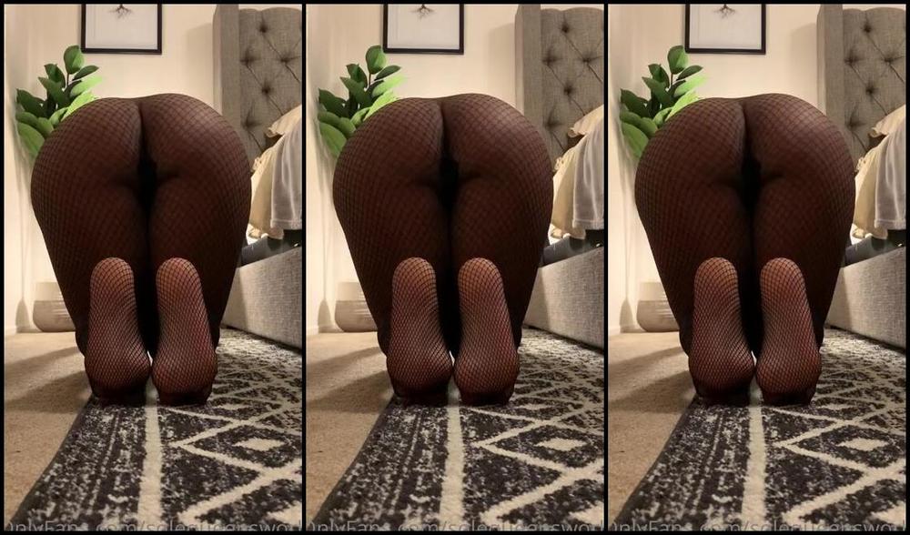 Sole Queen Nicknamed Solequeensworld Onlyfans It S My Birthday As A Gift To You My First Fishnet Series3