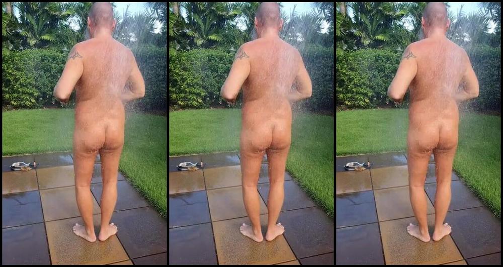 Aussiecple Nicknamed Aussiecple 01 11 2024 Onlyfans Video Cooling Down My Naked Locked Cuckold