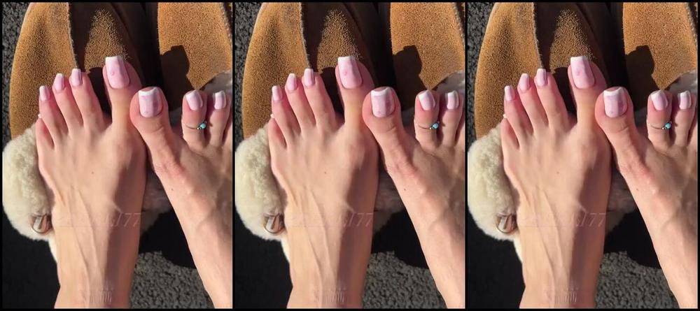 Greek Goddess Li Aka Greekli77 03 16 2024 Onlyfans Video Was Wearing My Socks And Shoes All Day At Work And Im Finally Able To Take U8Gg