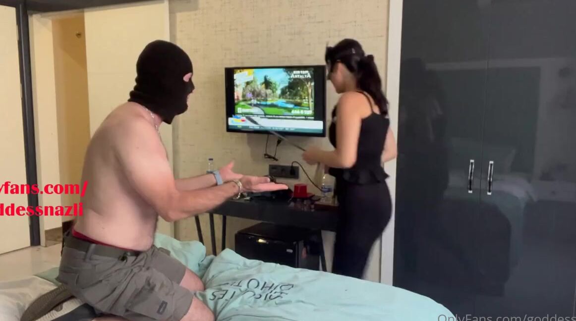 Onlyfans Model Goddess Nazli Aka Goddessnazli At Kams Ile Cezalandrdm Klemi Ama Bu Daha Balang Oxlyoxly