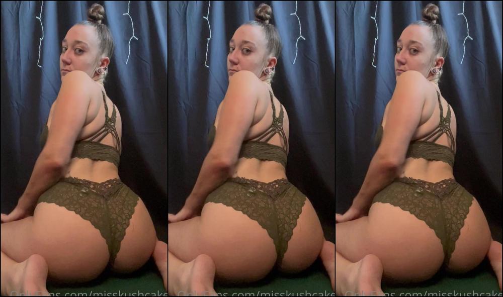 Misskushcakes 2991387813 08 24 2023 In The Studio Cum Play