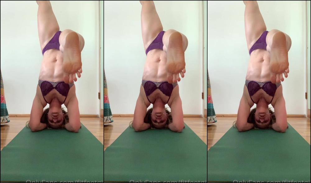 Fityoginina Start Your Monday Morning Off Right With A Quick Little Yoga Sesh In Your Undies I