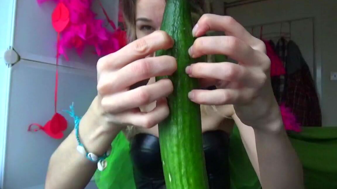 "Goddess Vanessa" handjobs, cbt, finger nail fetish, scratching, nails SCRATCHY Sharp NAILJOB Manyvids