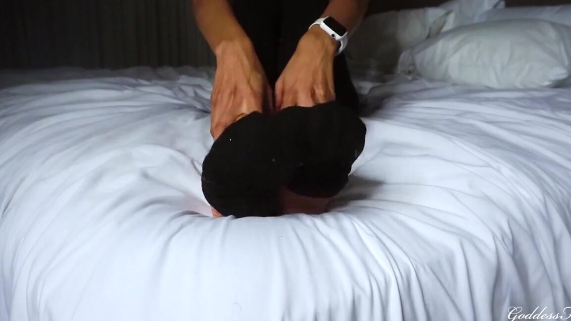 Kylie Le Beaus Feet Nicknamed Kylielebeausfeet Onlyfans After Gym Fetish Sniffing Smelly Gym Socks