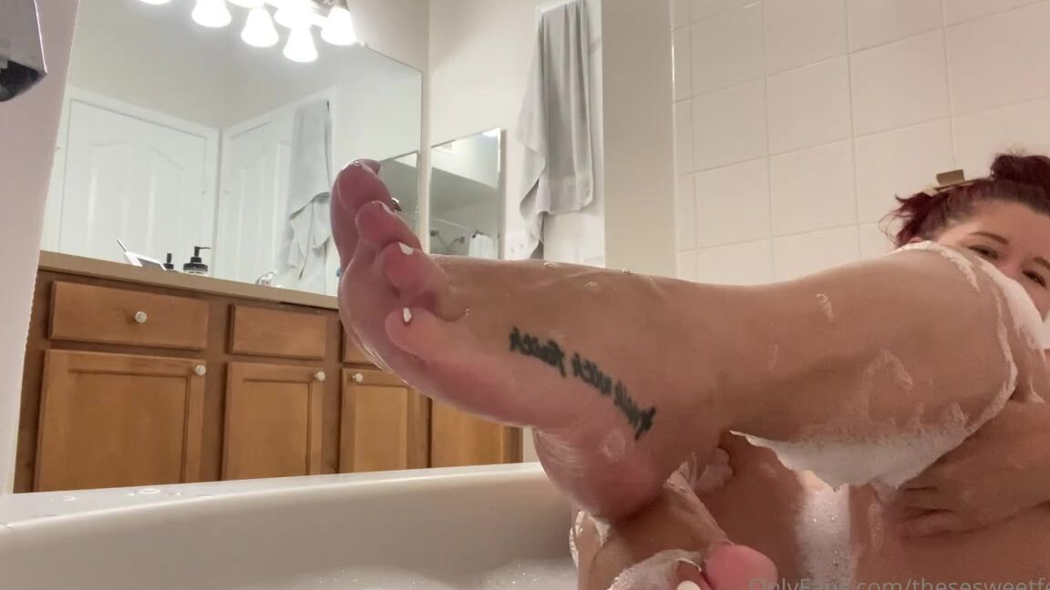 Thesesweetfeet Nicknamed Thesesweetfeet20 Onlyfans 08 05 2022 Scrub A Dub Come Play With Me In The Tub