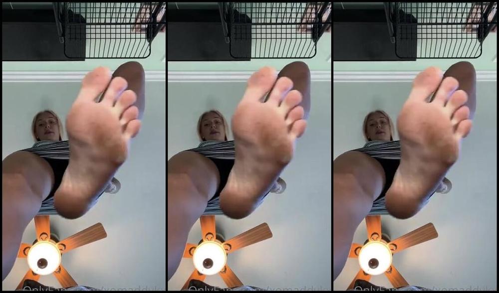 Goddess Kaylee Aka Xomaddykxo Onlyfans Wasn T Expecting To See Ur Pathetic Ass Face Today You Dumb Little Slut Worship My Soles Or Elsep