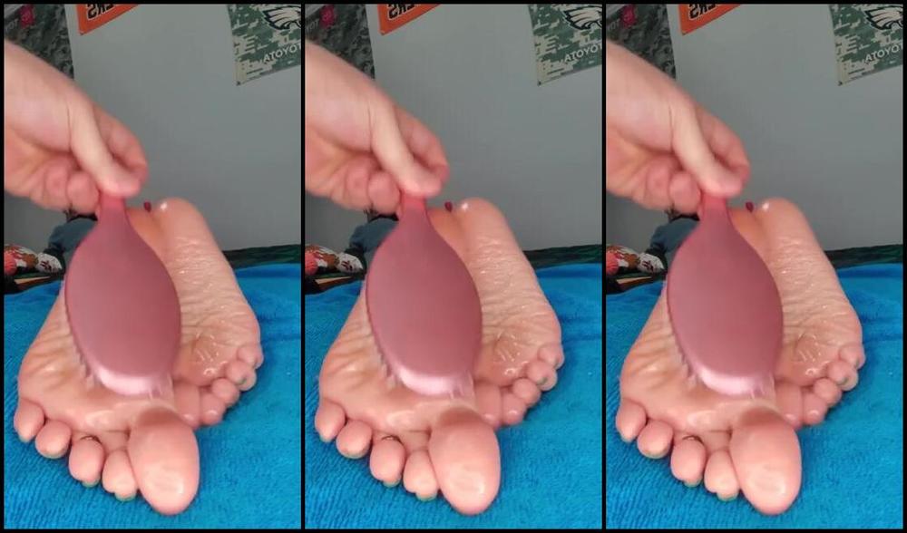 Miss Behavin Aka Misbehavedxoxo Onlyfans Tickle My Oily Soles