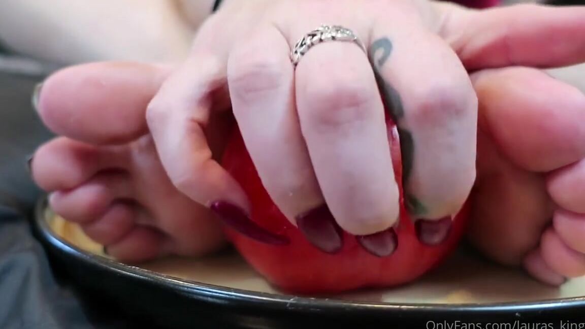Lalalaura Nicknamed Lauras Kingdom 07 08 2024 Onlyfans Video Laura Nails Feet And Tomato Claw