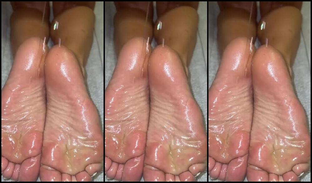 Heatherlovenyc Nicknamed Heatherlovenyc Onlyfans Babe I Am So Horny Can You Please Fuck My Feet Please 2