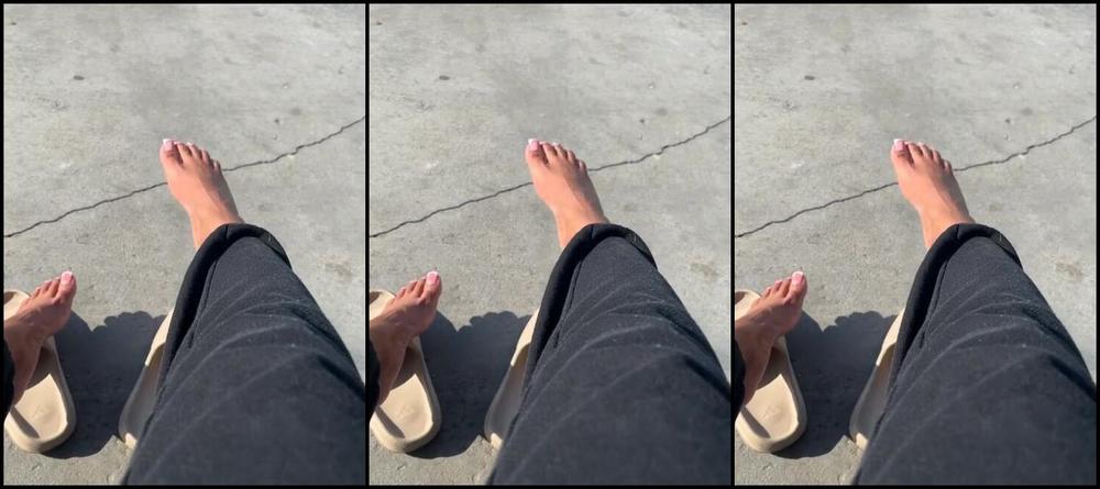 Solequeensolequeenri Onlyfans Playing With My Feet At The Car Washp