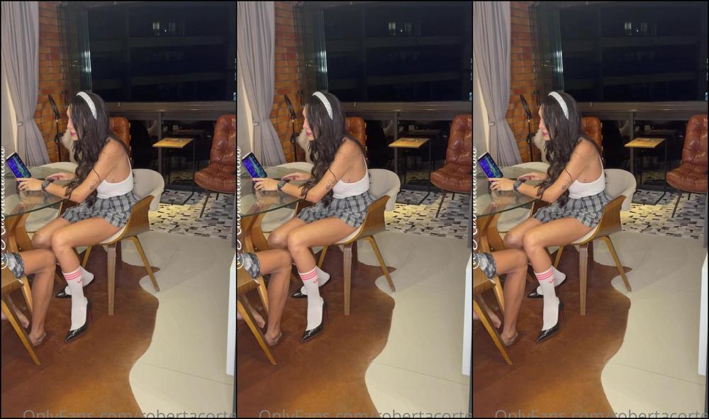 Robertacortes I Invited My Friend For Teach Him Some English Class And What Is The First Thing I Teach