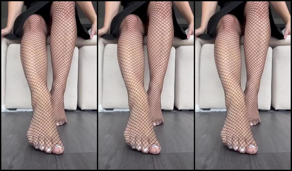Sarina Jones Nicknamed Sarinajones 03 30 2025 Onlyfans Video These Fishnet Pantyhose Let My Feet Look So Cute
