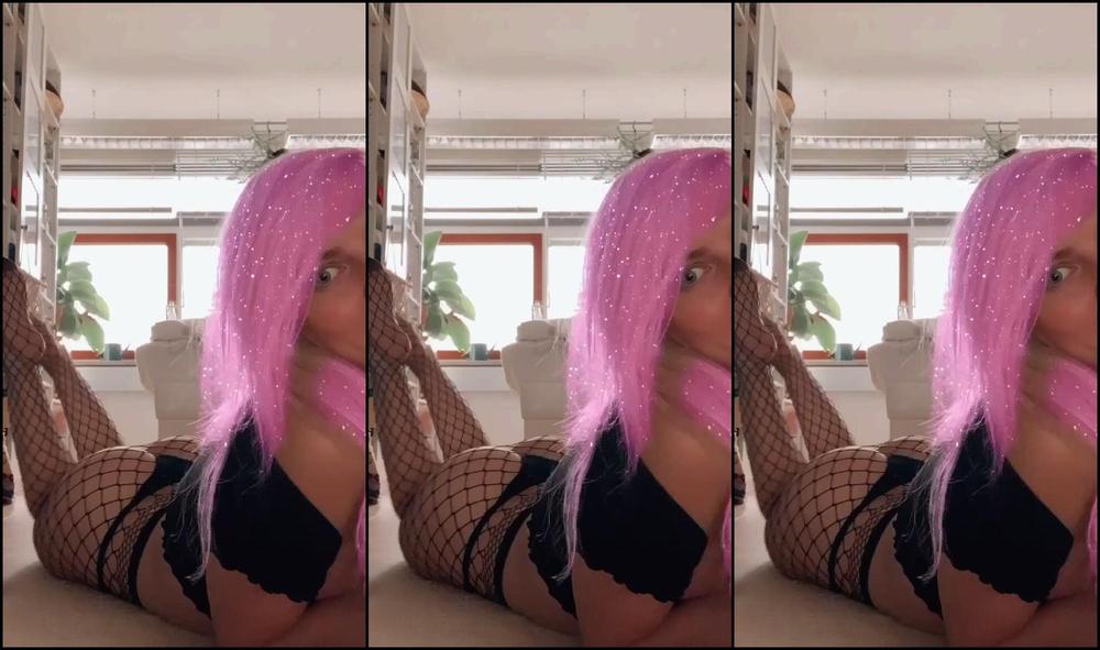 Peyton Kinsly 2010239996 01 16 2021 Cozy Saturday Amp No Make Up Look Pink Hair Filter