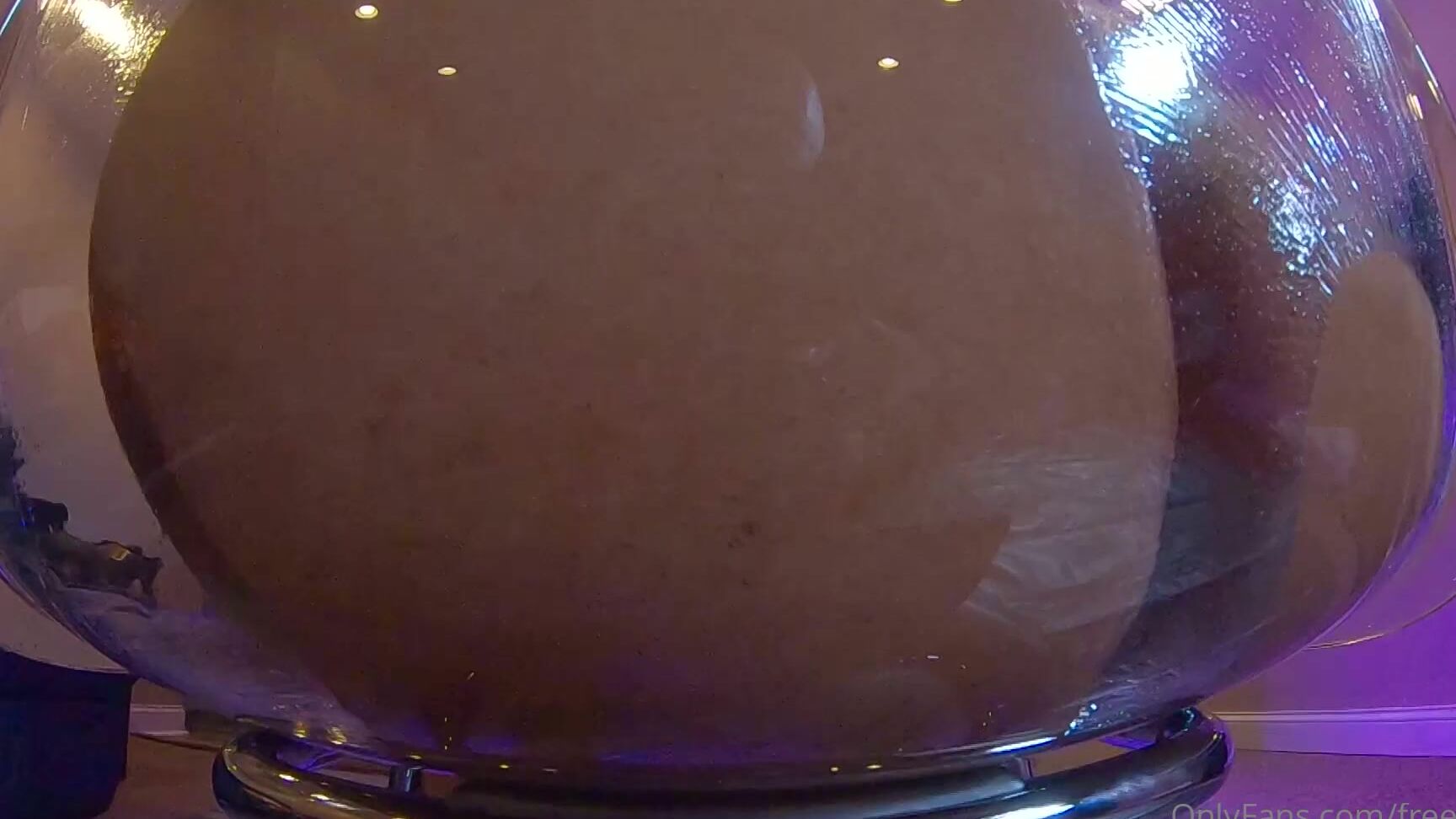 freezoey-22-04-2021-2090325351-my-zelda-oil-vids-were-going-to-remain-on-my-vip-page-longer-but-i-ran-a-lil-twitter-campa