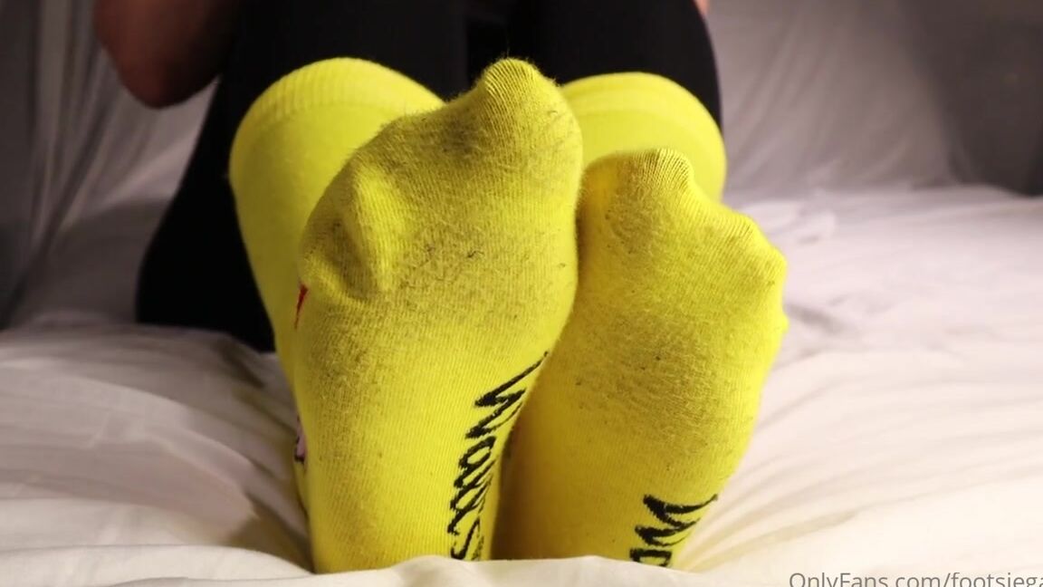 Footsiegalore Onlyfans Who Remembers These Ice Lollies Sock Removal And Soles Sunday 9S