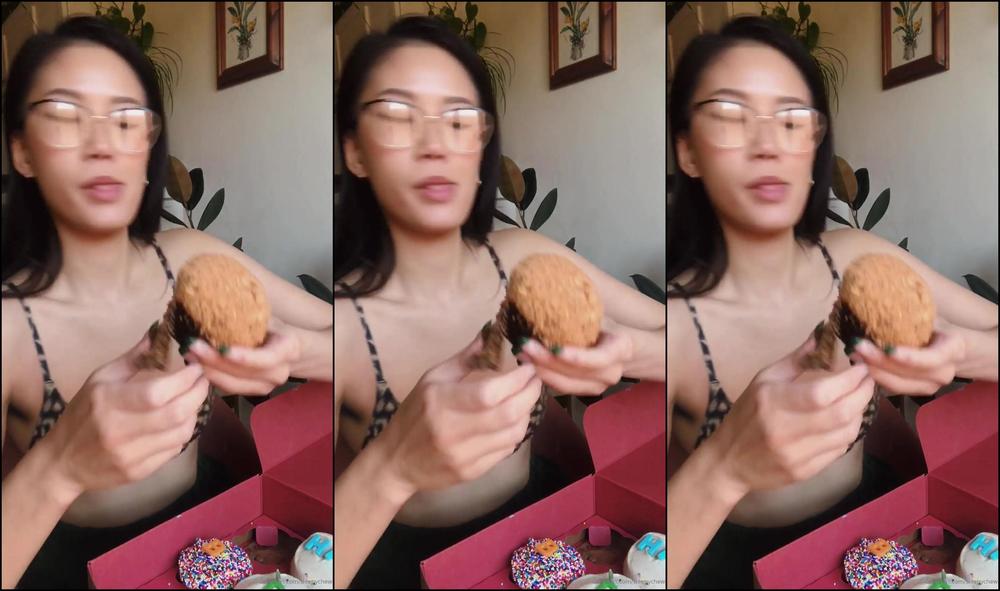 sleepychew-18-03-2020-182809631-eating-my-birthday-cupcakes-from-stella-lol