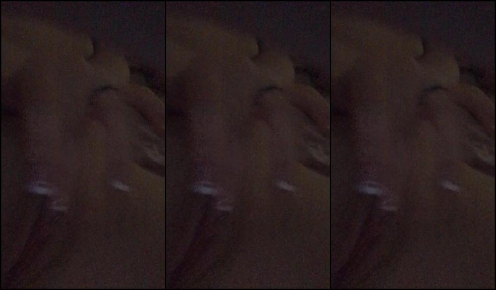 sexy aymee playing with myself alone in bed manyvids