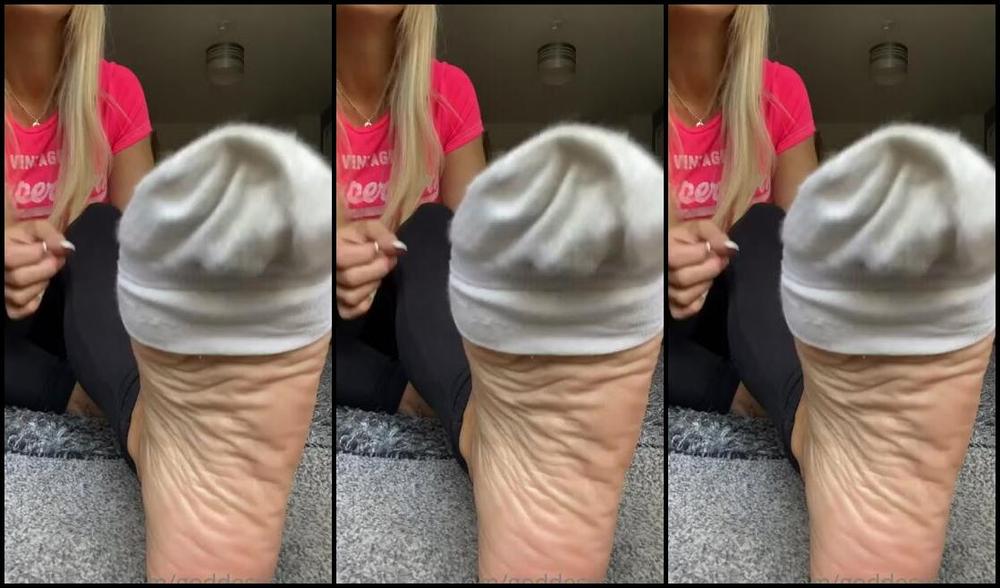 Goddesssuzie26 Onlyfans Sensory Overload Watch Listen Taste And Smell My Stinky Socks And Soles Once A Sock Bitch Alw