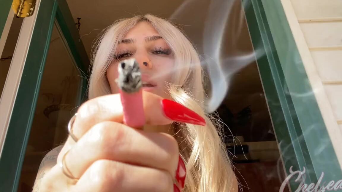 Princess Chelsea Aka Bowdown2Chelsea Onlyfans 16 Second Snippet From My Smoking Clip