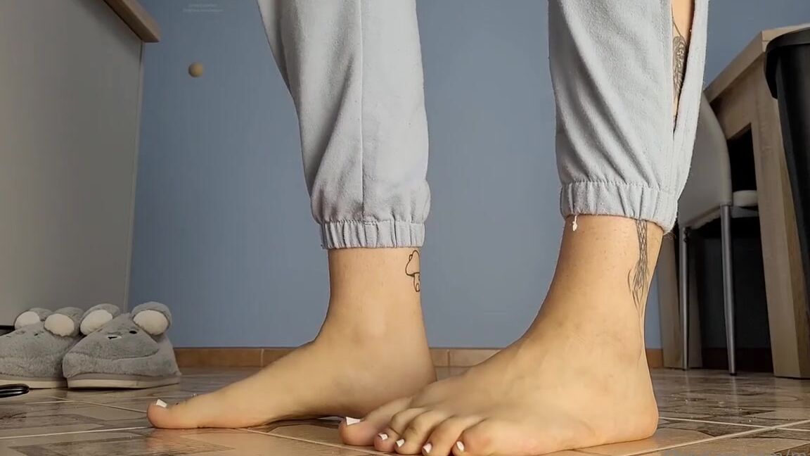 Masmr Onlyfans 10January Casual Walking Around Barefeet White Pedicure Dirty Feet Slippers At The End Toe