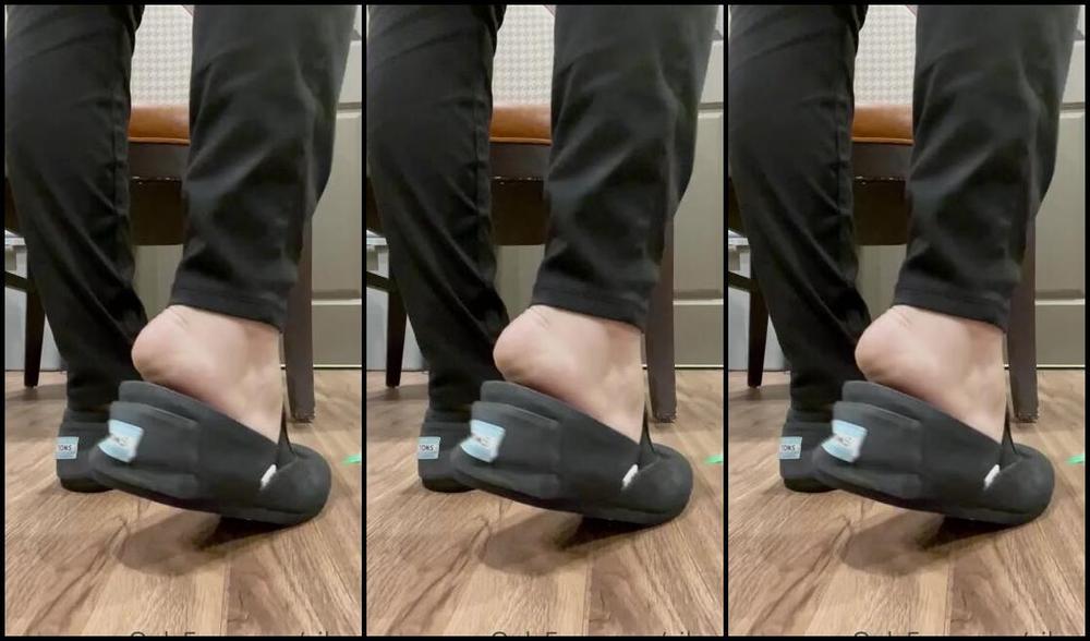 Natasha Aka Vibez3 Onlyfans Quick Little Toe Finger Crackin For The Ones Who Been Asking My Fav Thing To Do In The Mornings