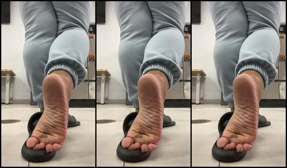 Goddess See Nicknamed Soles 4Ursoul Foot Fetish 05 16 2024 Onlyfans Video Laundry With Cee