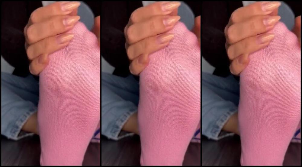 Sarina Jones Nicknamed Sarinajones 01 08 2025 Onlyfans Video These Pink Calvin Klein Socks Are Some Low Cut Out Ones