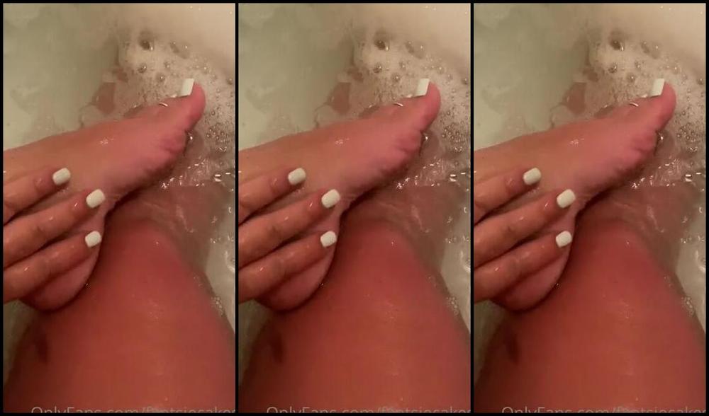 Caroline Aka Feetsiecakes Onlyfans Teasing The New Colour Damn Am I In The Mood For White These Days