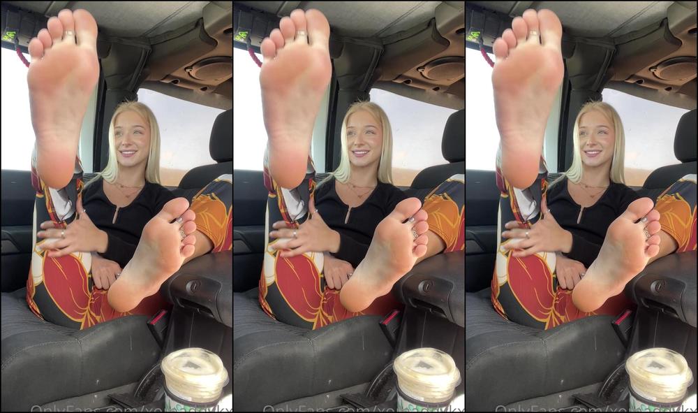 Xomaddykxo Eeeeee Come Jerk That Big Cock Of Yours To My Soles Maybe I Ll Even Let U Fin