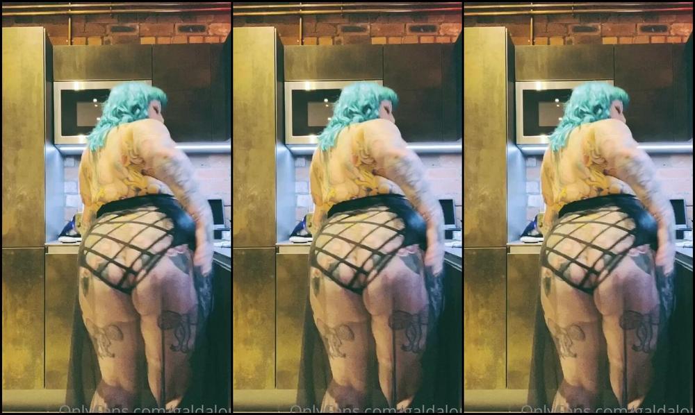 Galdalou 960934624 09 25 2020 Getting Frisky In The Kitchen