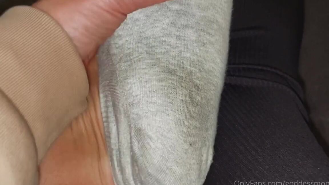 Goddessmona 91 Onlyfans Ich Hab Unterwegs Gemerkt Das Meine Grauen Sckchen Definitiv Feucht Sind Also Ziehen Wir Mal Wiedp