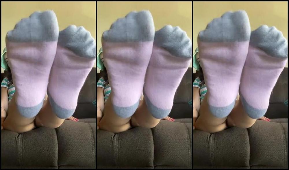 Capri Nicknamed Capritoes Onlyfans Whos Gunna Cum For My Smelly Feet