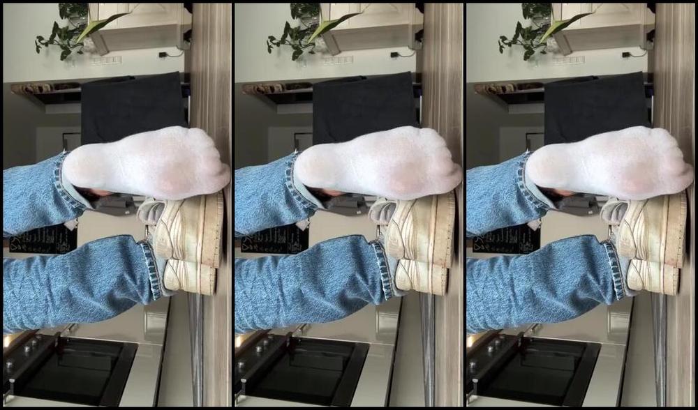 Emmyfeetandsocks 02 20 2025 Onlyfans Video Getting Out Of There Is Always A Relief