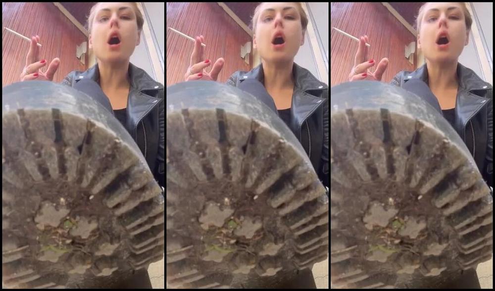 Goddess Mommy Svetlana Nicknamed Yourgoddesssvetlana Onlyfans Video Tease You With My