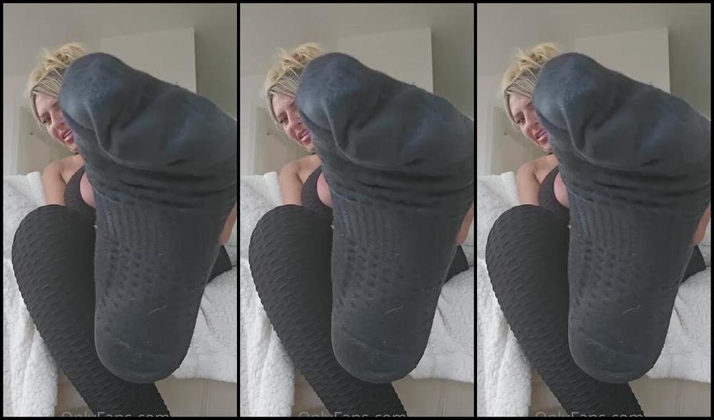 Sarahh B Nicknamed Sarahh B Onlyfans You Want My Stinky Gym Feet If U Want To Buy My Used Underwear And Socks Message Me Xxx