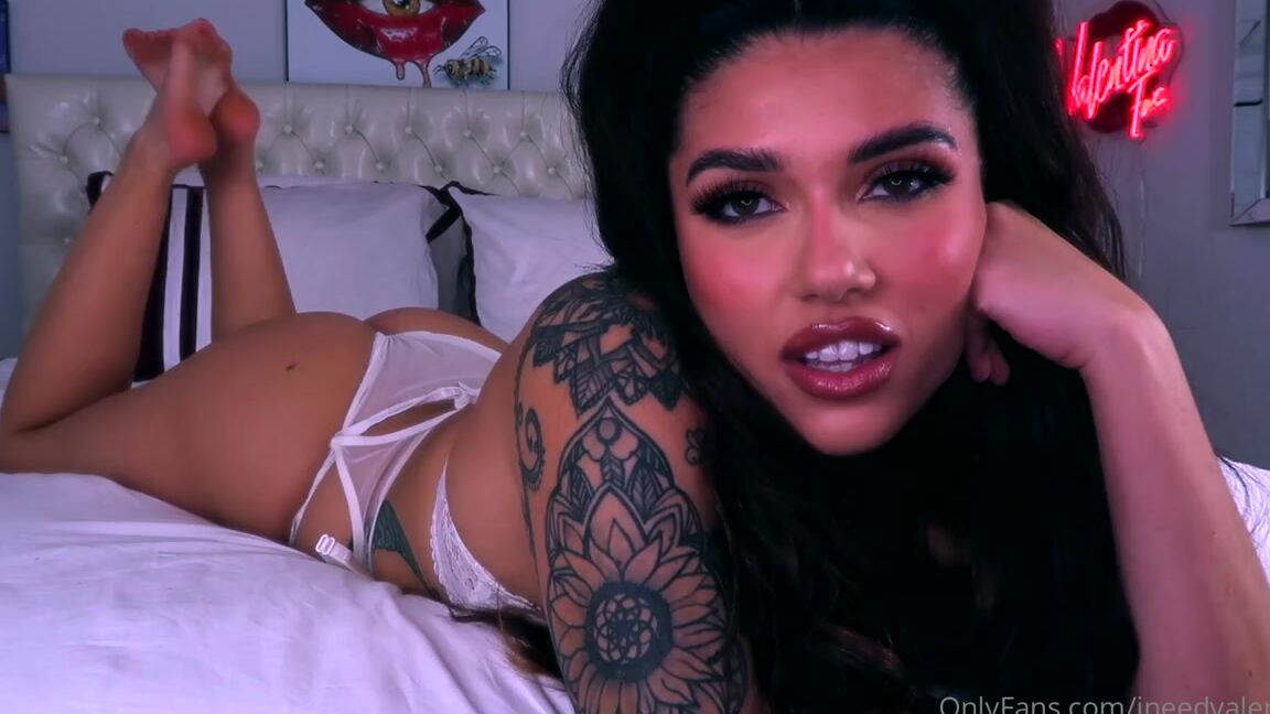 Valentina Fox Nicknamed Ineedvalentina Onlyfans Heres A Little Treat For You Foot Freaks Get On Your Knees And Ready To Worship Happy Foot Fetish Premium