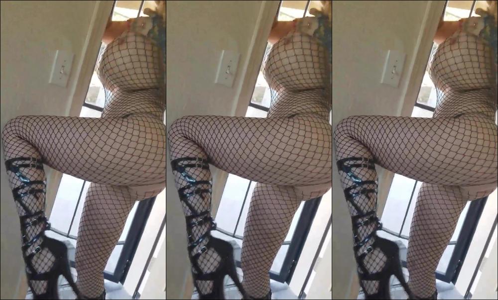 sabrinasabrok-25-04-2019-29540244-smoking-fishnet-fetish-video