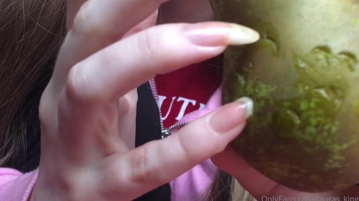 Lalalaura Nicknamed Lauras Kingdom 06 29 2020 Onlyfans Video Olivias Pear Claw