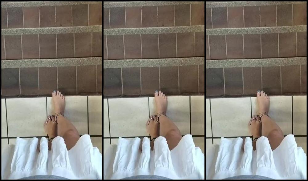 Frejas Submissive Feet Nicknamed Frejassubmissivefeet Onlyfans In The Subway Wearing My Cuffs