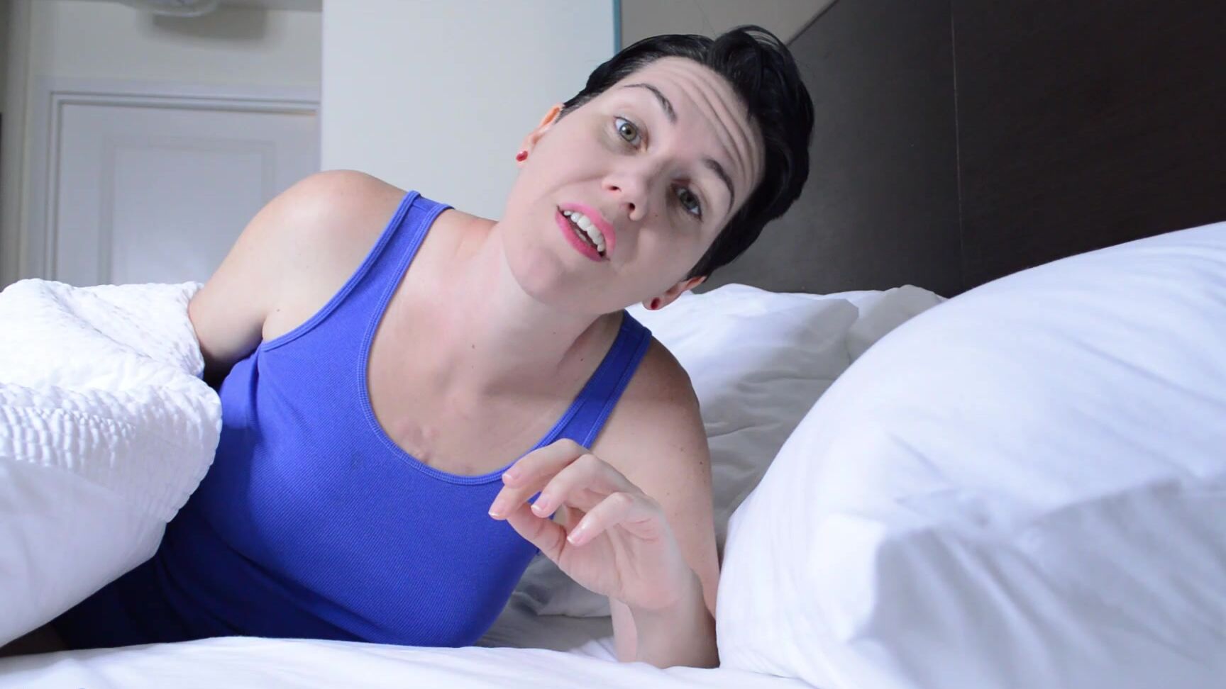 Ivystarshyne Beautiful Wife Grows A Dick