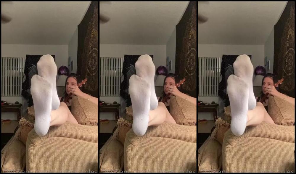 Summer Solesis Nicknamed Summer Solesis Onlyfans I M Just In The Clouds Hanging Out