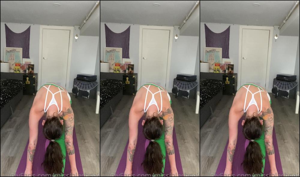 Lotuscheeks Decided To Film My Yoga Practice I M Wearing Such A Cute Outfit From Mfc